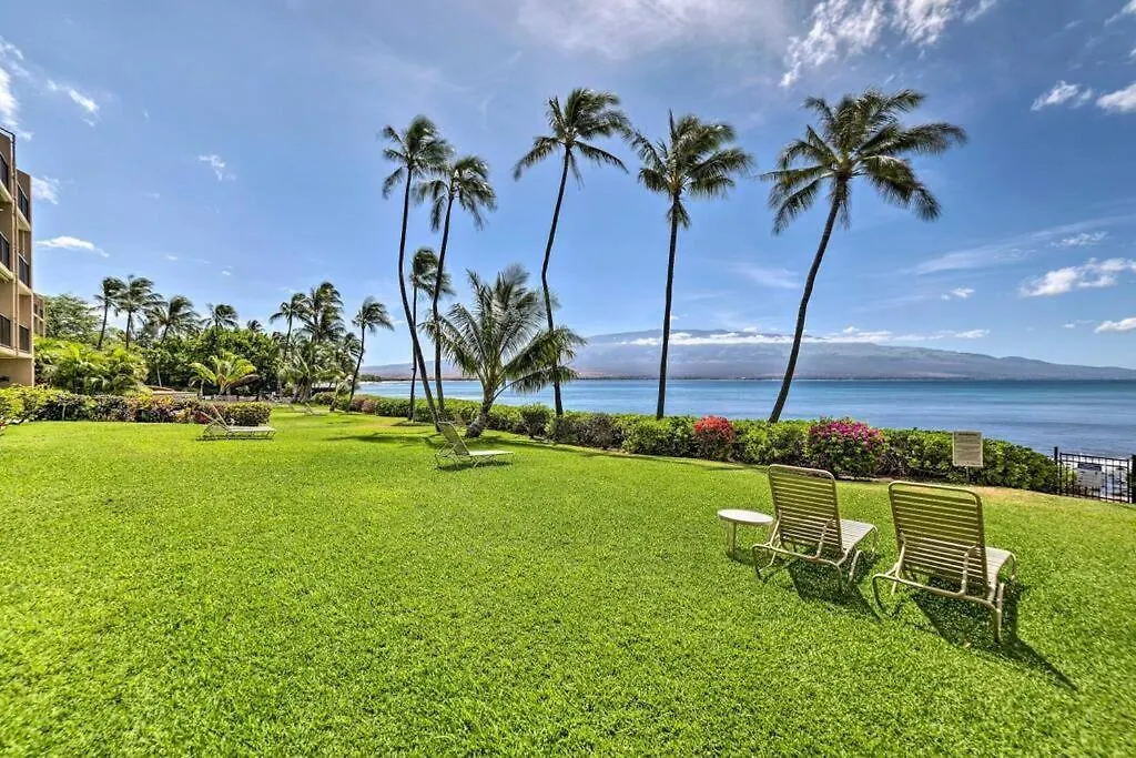 Maui Oceanfront Haven: Beachside Retreat with Turtle & Whale Watching Wailuku