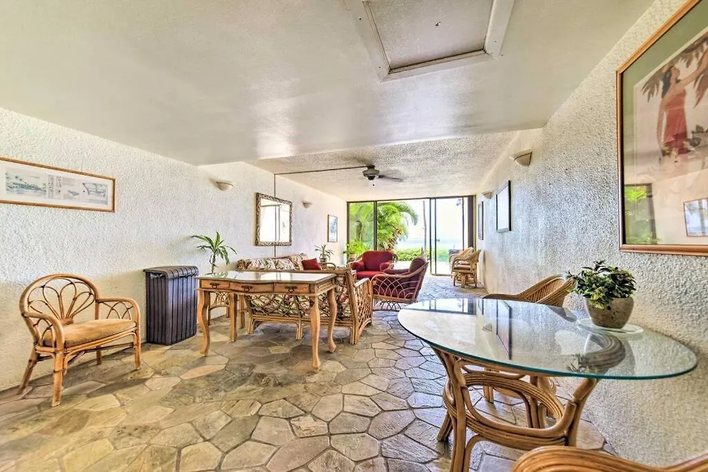 Apartment Maui Oceanfront Haven: Beachside Retreat with Turtle & Whale Watching Wailuku United States