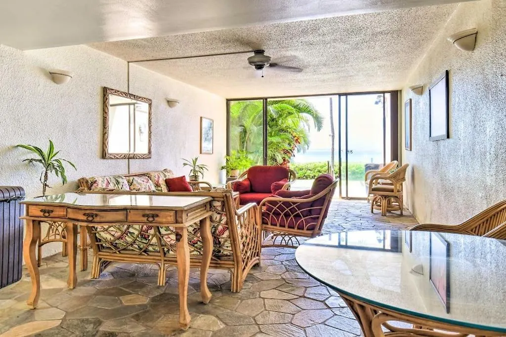 Apartment Maui Oceanfront Haven: Beachside Retreat with Turtle & Whale Watching Wailuku