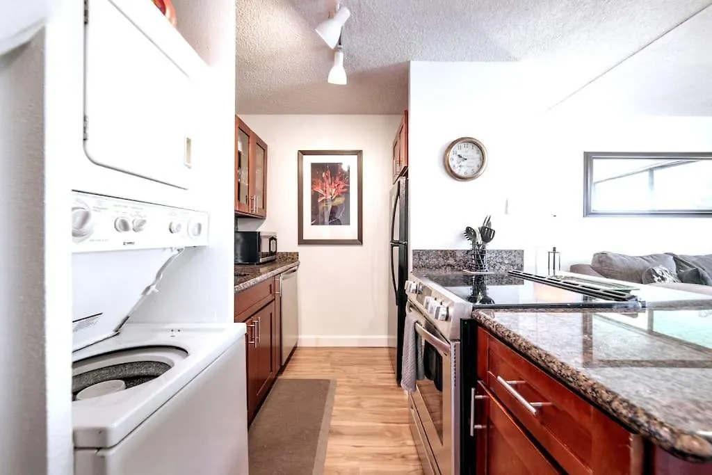 Apartment Maui Oceanfront Haven: Beachside Retreat with Turtle & Whale Watching Wailuku
