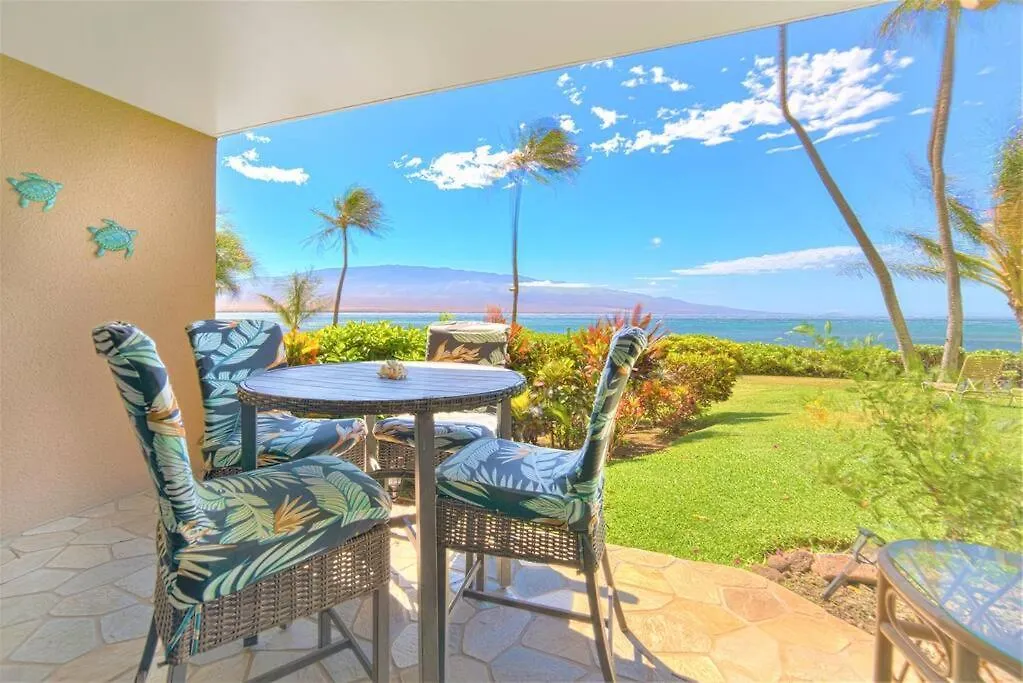 Apartment Maui Oceanfront Haven: Beachside Retreat with Turtle & Whale Watching Wailuku