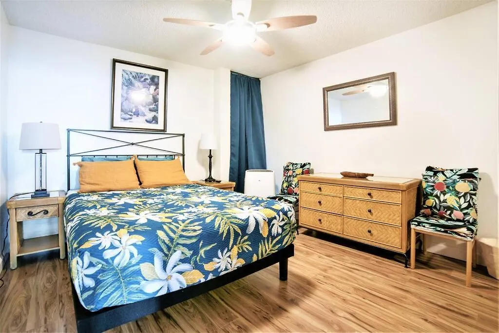 Apartment Maui Oceanfront Haven: Beachside Retreat with Turtle & Whale Watching Wailuku